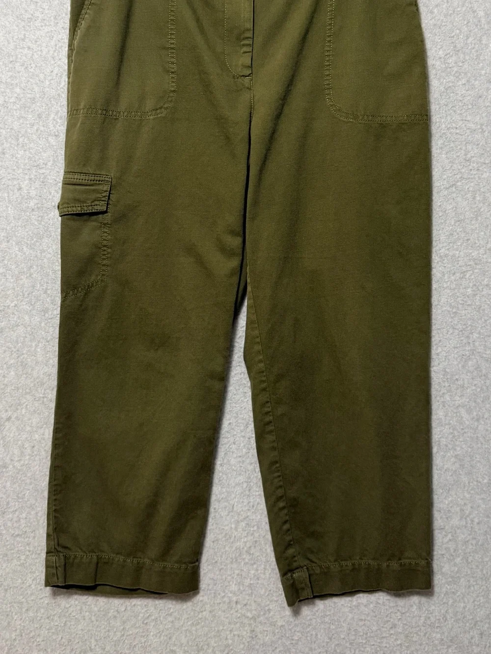 Talbots Super Soft Cargo Pants Size 14 Olive Green Cropped Loose Fit